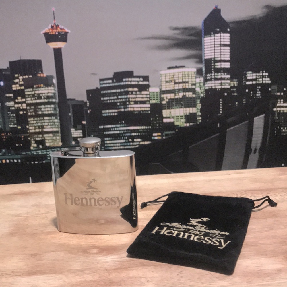 ⭐️ Hennessy 1765 Stainless Steel 6oz Silver Flask & Bag